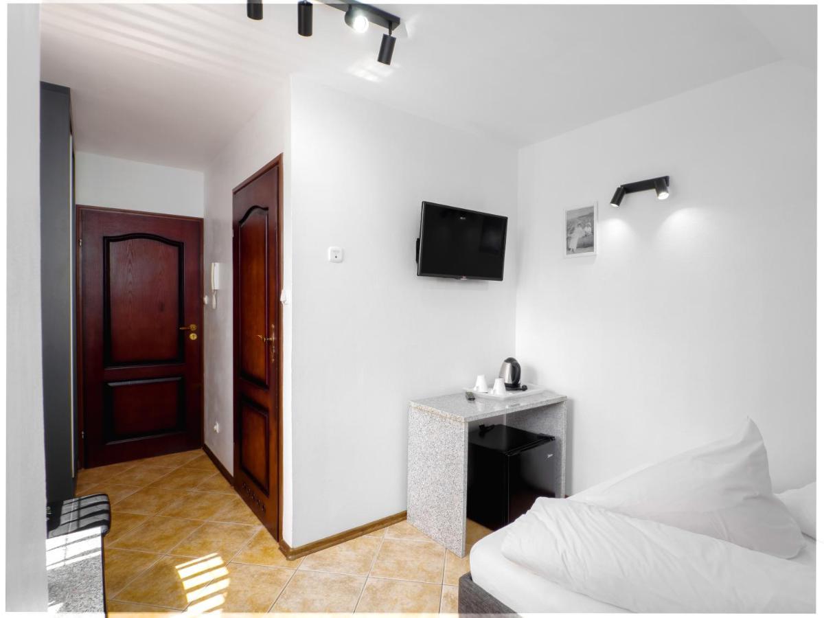 "Apollo" - Domki, Apartamenty I Pokoje Z Klimatyzacja Krynica Morska Exterior photo